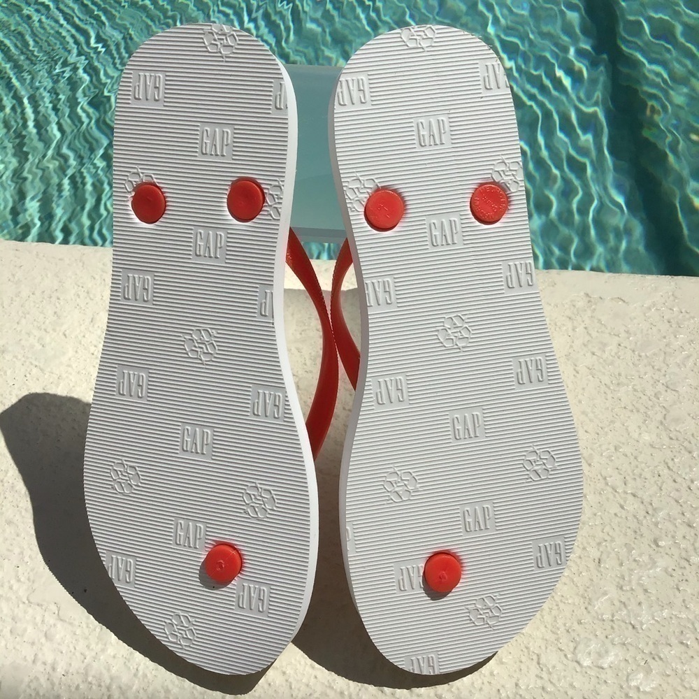 NEW! GAP White & Red Fruit Bowl Flip Flops Beach Sandals Unisex Cruise Swim Pool - Picture 6 of 16